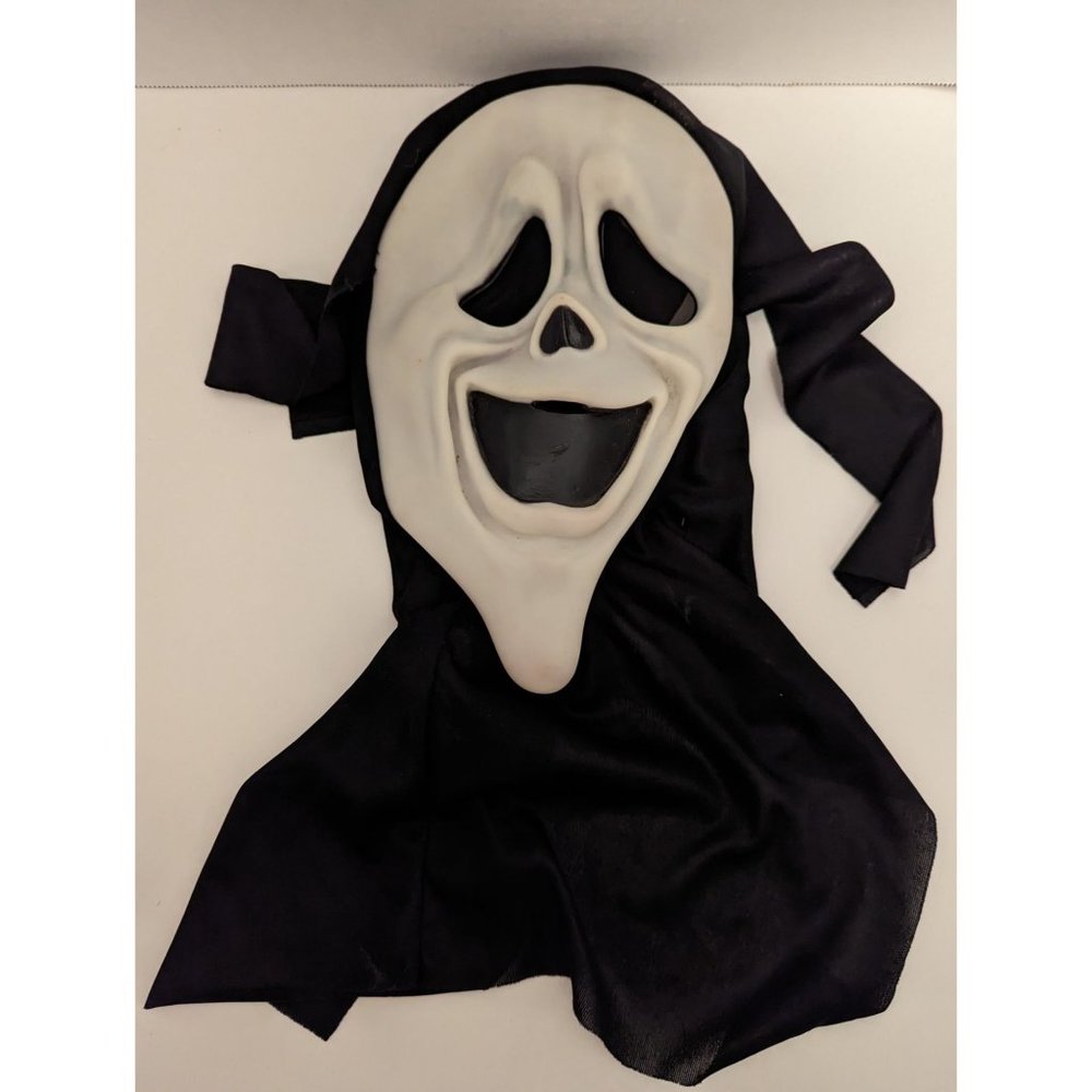 VTG Easter Fun Ghost Face Horror Movie‎ Grin Smile short chin full black fabric